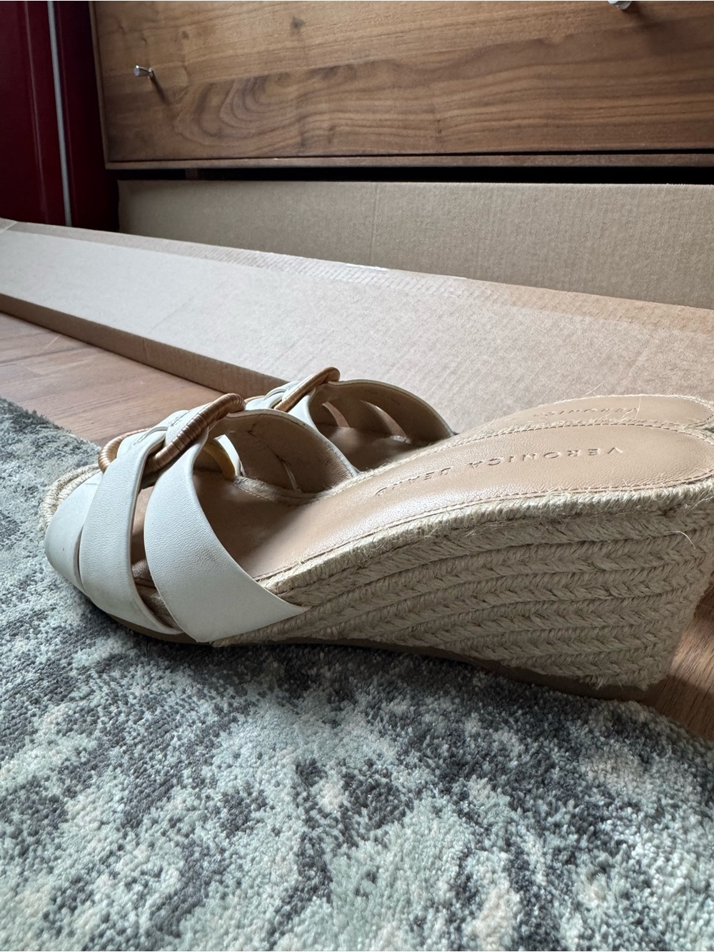 Veronica Beard White Leather Slide Sandals with Rattan Ring (size 7) - Picture 2 of 4